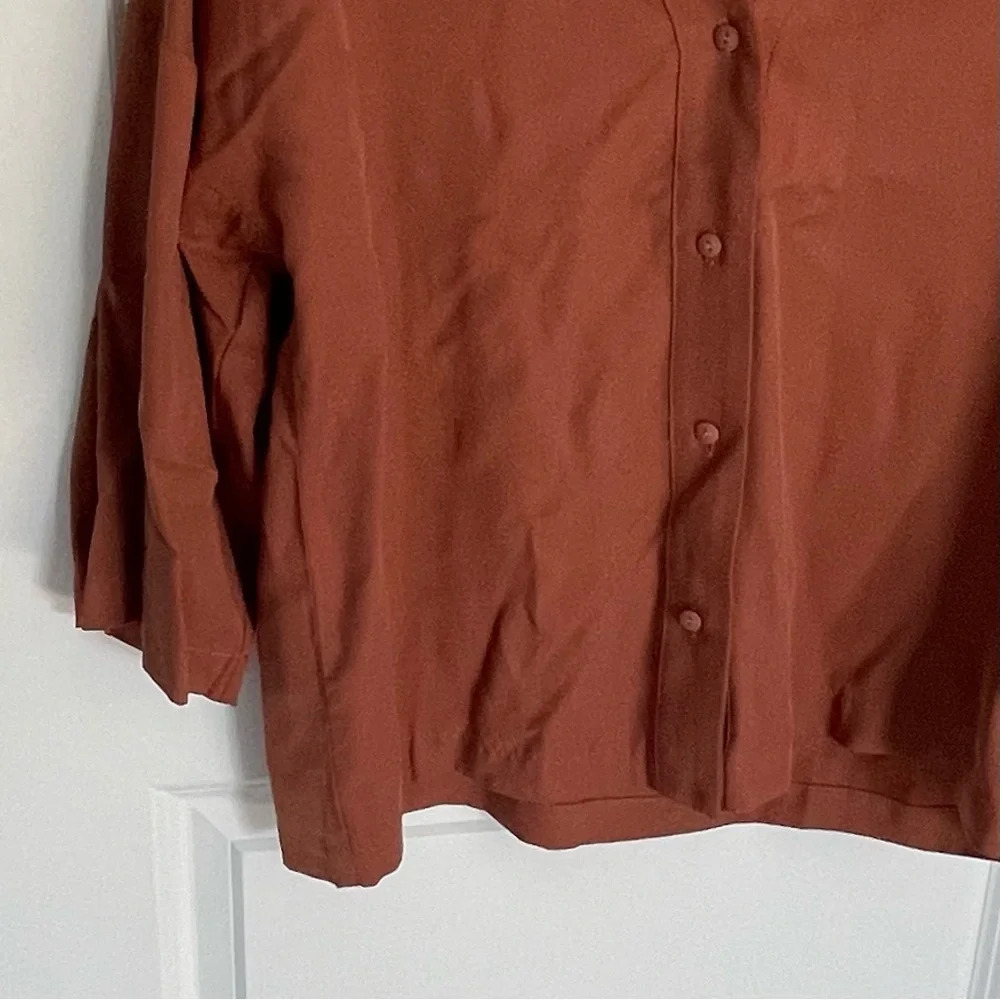 Women's Rust Button-Front V-Neck Top - Picture 4 of 13